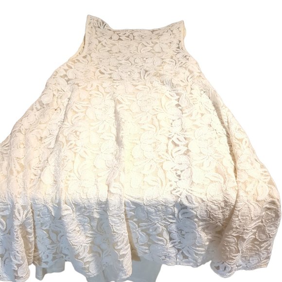 Woman's XS/TP Free People White Lacy Floral over lay with built in slip - Picture 4 of 4